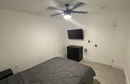 Worcester House | Modern apartment in Worcester w/ all amenities. 5 minutes away from White City.