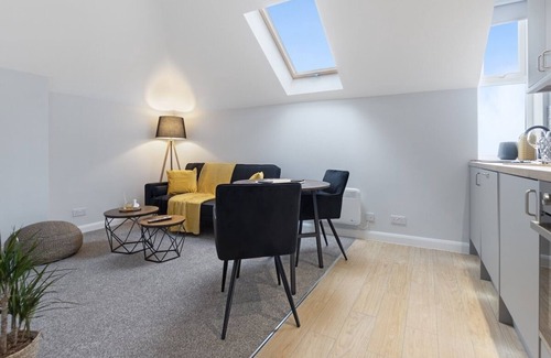 Mapperley Condo | Modern Apartment King Room |Free Parking| Suite 9
