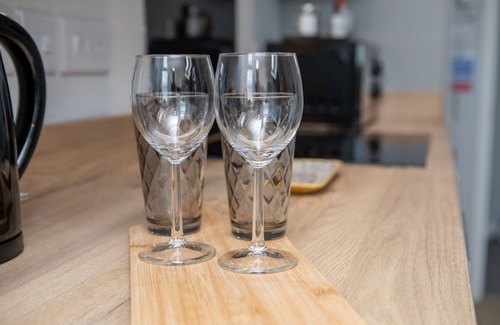 Mapperley Condo | Modern Apartment King Room |Free Parking| Suite 9