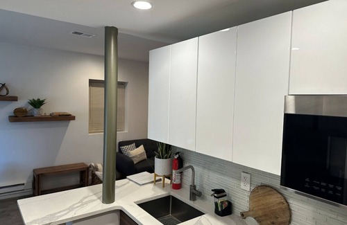 Union City Apartment | Modern Apartment Minutes from NYC