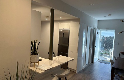 Union City Apartment | Modern Apartment Minutes from NYC