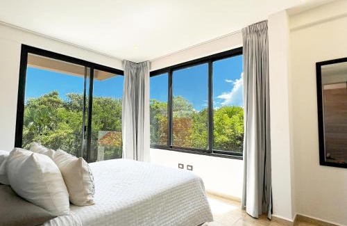 Puerto Aventuras Apartment | Modern Apartment with Private Terrace and Golf Course View, free parking in Puerto Aventuras