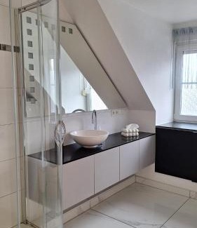 Vogelsang Apartment | Modern apartment near airport