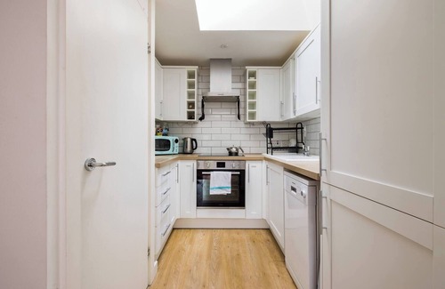 North Woolwich Apartment | Modern Apartment near City Airport by Wild Roses