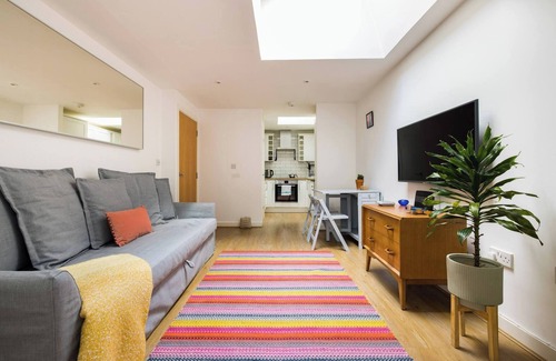 North Woolwich Apartment | Modern Apartment near City Airport by Wild Roses
