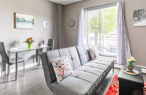Rosedale Apartment | Modern Apartment - Near Downtown in Glenview West
