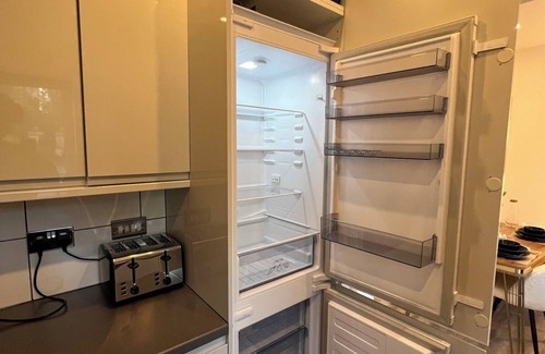 George Green Apartment | Modern apartment Near Windsor, Heathrow airport, on motorway (M4) and slough.