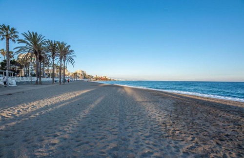 Torrequebrada Apartment | MODERN APARTMENT NEXT TO THE BEACH, Pets friendly