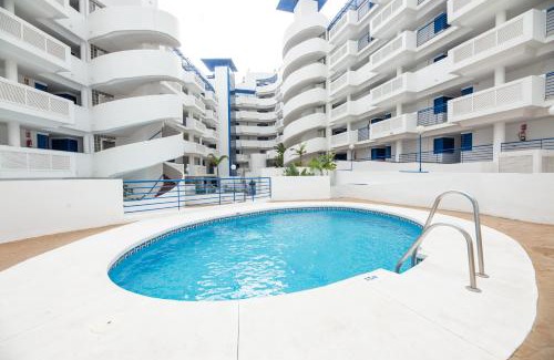 Torrequebrada Apartment | MODERN APARTMENT NEXT TO THE BEACH, Pets friendly