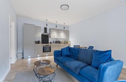 Mapperley Apartment | Modern Apartment Off-Road Parking King Bed Suite 1