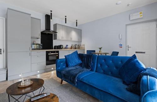 Mapperley Apartment | Modern Apartment Off-Road Parking King Bed Suite 2