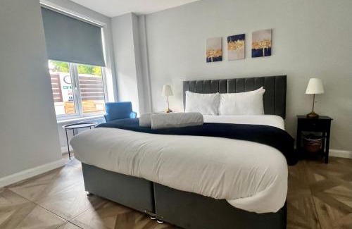 Mapperley Apartment | Modern Apartment Off-Road Parking King Bed Suite 2