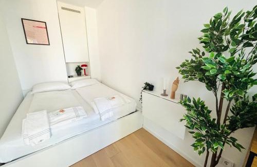 Kaisermuhlen Apartment | Modern apartment overlooking the skyline & Danube