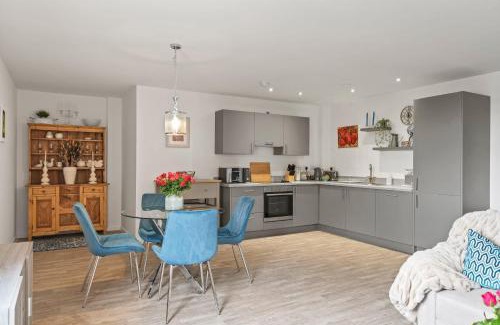 Taunton Apartment | Modern Apartment Private Parking Central Taunton