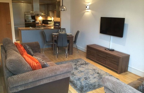 Addiscombe Apartment | Modern apartment, sleeps 4 with sofa bed, free parking