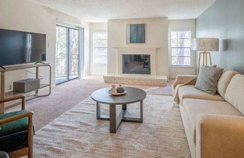 Crestline Heights Apartment | Modern Apartment in Prime Location (ID7913X24)