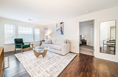North Royalton Apartment | Modern Apartment in Prime Location (ID5072X67)