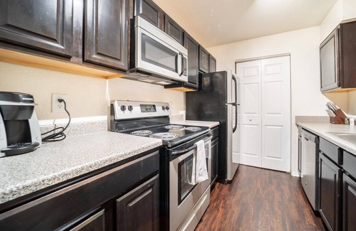 North Royalton Apartment | Modern Apartment in Prime Location (ID5072X67)