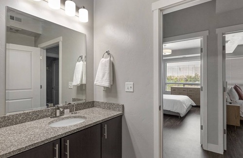 Fairpark Apartment | Modern Apartment in Prime Location (ID4626X4)