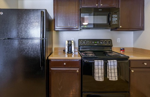 Rhodes Ranch Apartment | Modern Apartment in Prime Location (ID6172X20)