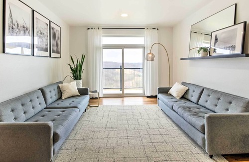Millersburg Apartment | Modern Apartment w/ Rooftop Patio & Sweeping Views
