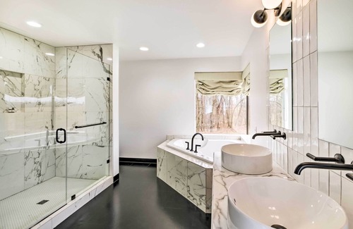 Millersburg Apartment | Modern Apartment w/ Rooftop Patio & Sweeping Views