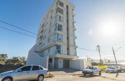 Porto Belo Apartment | Modern Apartment with barbecue in Porto Belo LDA0703