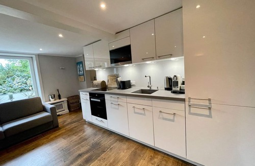 Kleinmorsum Apartment | Modern apartment with 2 bedrooms on 70 sqm on the first floor with terrace - Uasterhörn Morsum