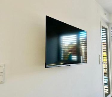 Floridsdorf Apartment | Modern Apartment with Free Parking