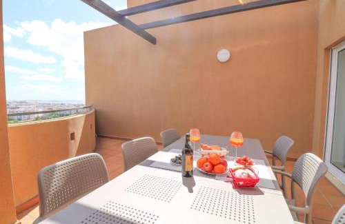 Funchal Apartment | Modern apartment with in-&outside pool, sauna&gym, heating, rooftop terrace with amazing sea&mountains view