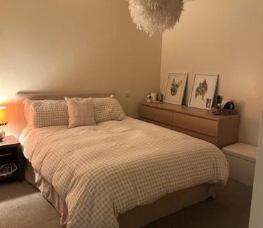 Huddersfield Apartment | Modern apartment with pool table