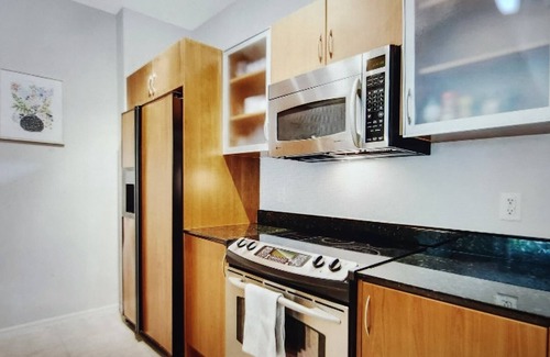 East Ocean Ave Condo | Modern Apartment With Stunning Water Views