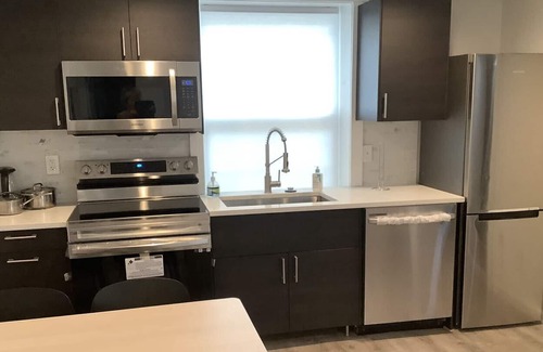 Spruce Hill Apartment | Modern Apt 5 min walking to Penn, CHOP