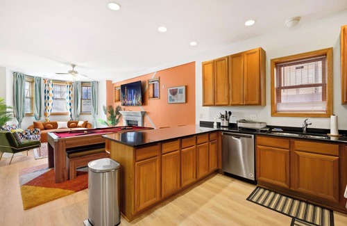 Wicker Park Apartment | Modern Apt, Billiards, 1 Private Patio,1 Parking