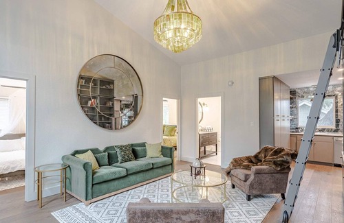Westfield Apartment | Modern Apt by Zilker w/ Gourment Kitchen & Parking