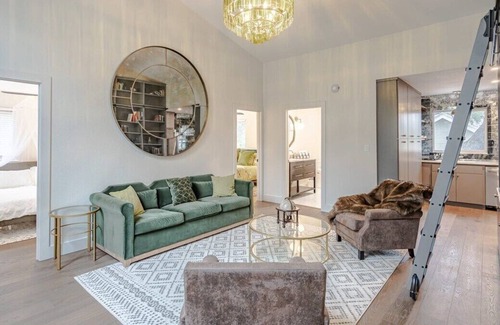 Westfield Apartment | Modern Apt by Zilker w/ Gourment Kitchen & Parking