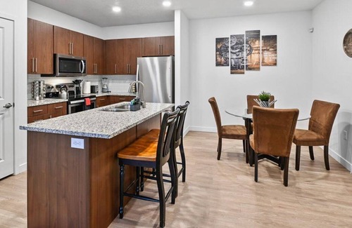 American Fork Apartment | Modern Apt., Comfy Bed, Hot Tub, Gym, Wi-Fi, Roku TV