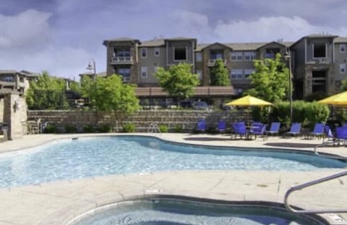 South Jordan Apartment | Modern Apt with Gym & Pool & Hot Tub. Perfect Location. Close to Ski Resorts!
