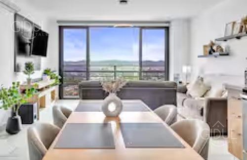 San Salvador Apartment | Modern apt with stunning city and mountain views