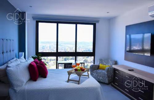 San Salvador Apartment | Modern apt with stunning city and mountain views
