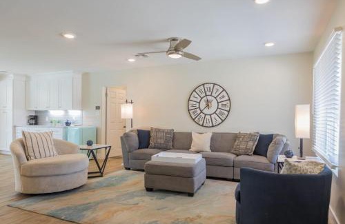 Manana Vista House | Modern Arcadia Lite Oasis Pool Heater BBQ