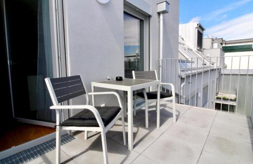 Donaustadt Apartment | Modern Balcony Apartment with Pool close to Lake in "Donaustadt"