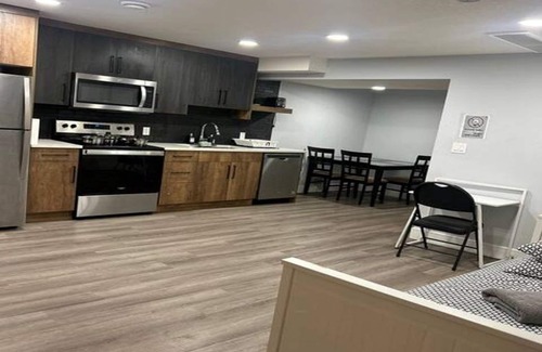 Southwest Edmonton Apartment | Modern Basement Suite – Close to Edmonton Intl. Airport!