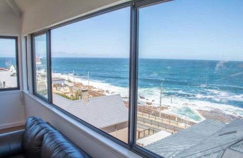 Kalk Bay Apartment | Modern Beach Apartment