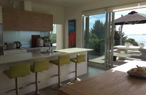 Langs Beach House | Modern Beach House with Stunning Ocean Views
