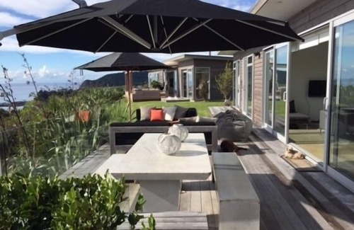 Langs Beach House | Modern Beach House with Stunning Ocean Views