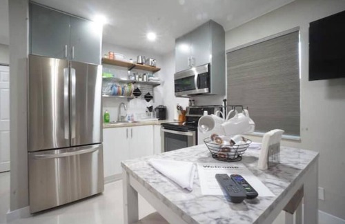 Santa Barbara Estates Apartment | Modern Beach Studio 3