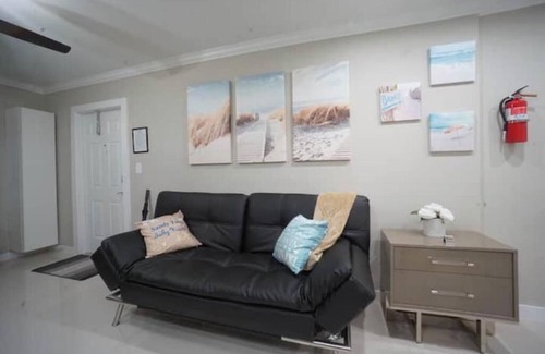 Santa Barbara Estates Apartment | Modern Beach Studio 3