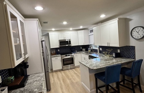 Florida Shores House | Modern beach themed 3b/2b home near New Smyrna Beach & Daytona Beach! Paradise!