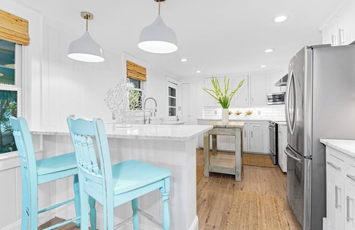 Wrightsville Beach Cottage | Modern Beachy Oasis Cottage ! Just steps to the Ocean!